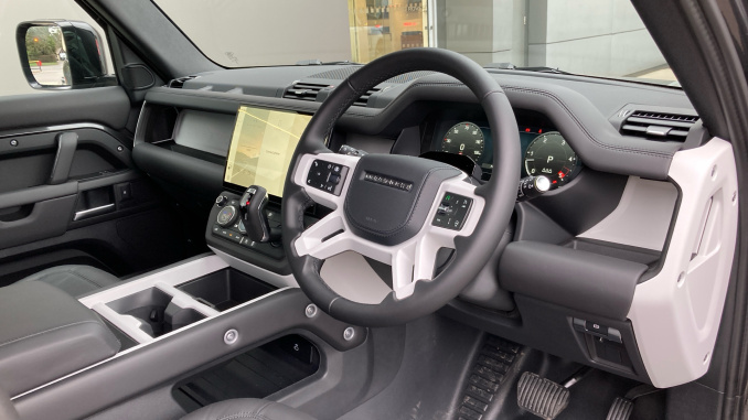 Land Rover Defender 3.0 D350 X-Dynamic HSE 130 5dr Auto Diesel Estate - Image 24